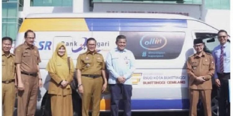 Bank Nagari Serahkan Satu Unit Mobil ke Pemko Bukittinggi untuk Antar Pasien RSUD