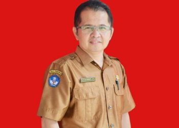 Larang Orang Tua Beli Seragam di Koperasi Sekolah, Kepsek SMKN 1 Bukittinggi Dipuji