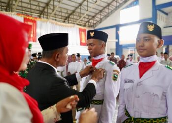 Bupati Kukuhkan Paskibraka Kabupaten Solok 2025: Wujud Generasi Penerus Bangsa