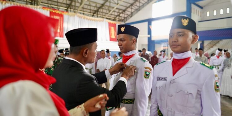 Bupati Kukuhkan Paskibraka Kabupaten Solok 2025: Wujud Generasi Penerus Bangsa
