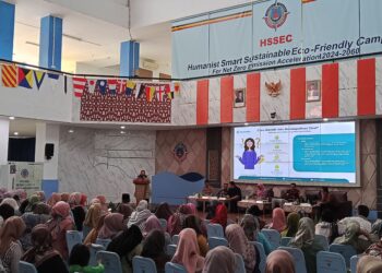 Sosialisasi peningkatan penggunaan sediaan farmasi dan alat kesehatan produksi dalam negeri di Aula Peltekpel Sumbar oleh Ade Rezki Pratama.[foto : sci/yrp]