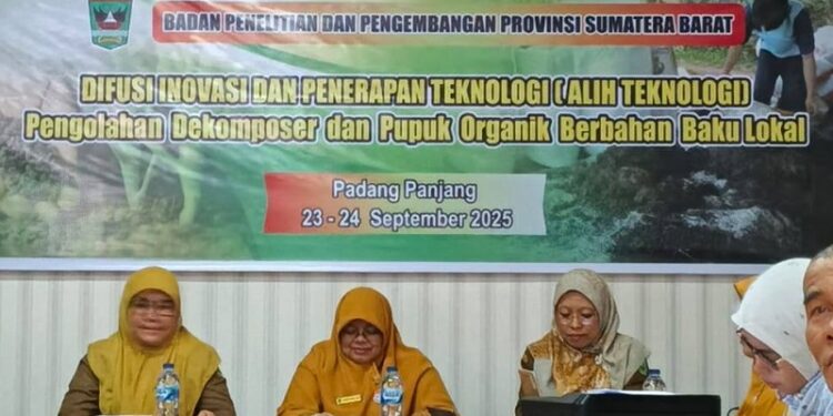 Petani Padang Panjang Belajar Mandiri Produksi Pupuk Organik