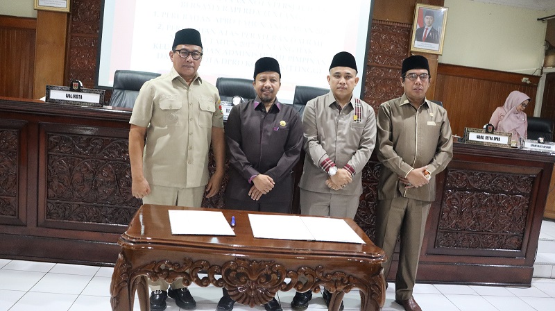 Foto bersama Wali Kota Bukittinggi dan Pimpinan DPRD Kota Bukittinggi (Foto: Ist)