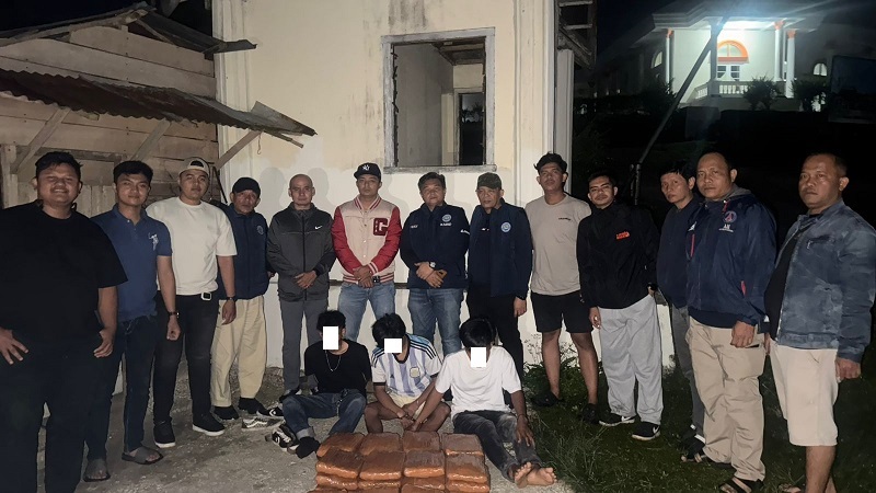 Tim Badan Narkotika Nasional Provinsi (BNNP) Sumatera Barat tangkap terduga pengedar ganja (Foto: Ist)