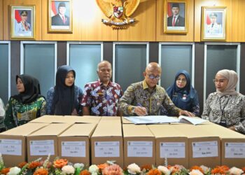 Biro Administrasi Pimpinan (Adpim) Setdaprov Sumbar menyerahkan 55 box arsip inaktif tahun 2023 kepada Biro Umum.[foto : ist]
