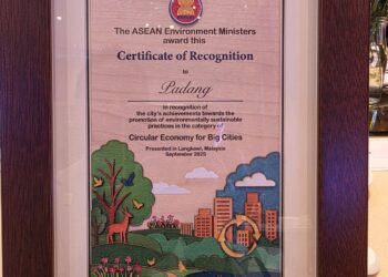 Certificate of Recognition Kota Padang.[foto : ist]