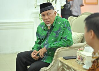 Mahyeldi setela Forum Group Discussion (FGD) bersama Forkopimda Sumbar.[foto : ist]