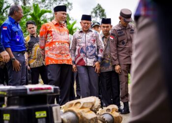 Mahyeldi Ansharullah, meresmikan pengeboran perdana sumur panas bumi BNJ-1 PSPE Bonjol milik PT Medco Power Indonesia di Kabupaten Pasaman Barat.[foto : ist]