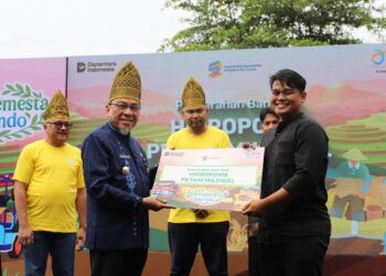 Wakil Wali Kota Padang Maigus Nasir hadiri, acara serah terima bantuan alat pertanian.[foto : ist]