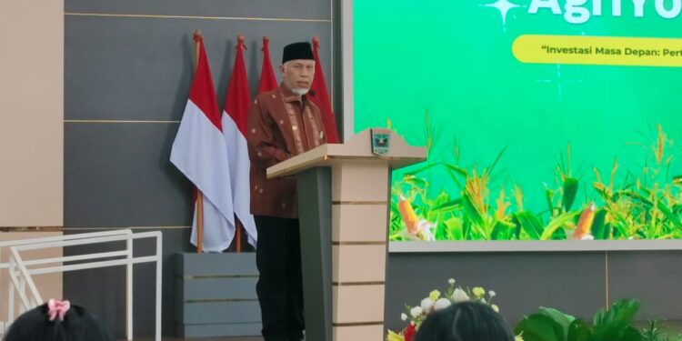 Gubernur Sumbar saat membuka Agri Youth Talks 2025 yang digelar di Auditorium Gubernuran Sumbar.[foto : ist]