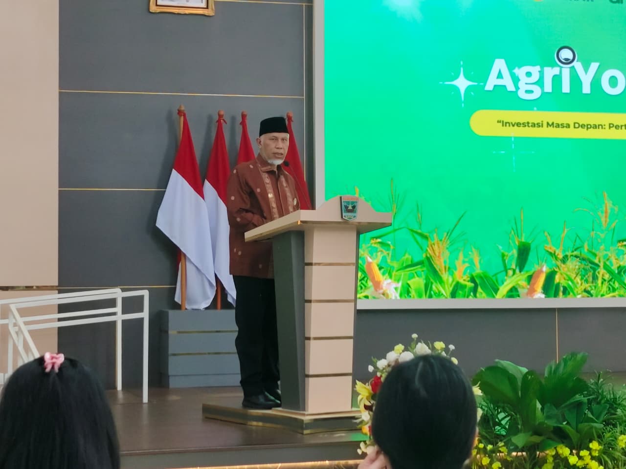 Gubernur Sumbar saat membuka Agri Youth Talks 2025 yang digelar di Auditorium Gubernuran Sumbar.[foto : ist]