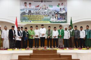 Walikota Padang Fadly Amran bersama PCNU Kota Padang, dalam acara Lailatul Ij'tima, Kamis (18/9). (Foto: Ist)