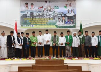 Walikota Padang Fadly Amran bersama PCNU Kota Padang, dalam acara Lailatul Ij'tima, Kamis (18/9). (Foto: Ist)