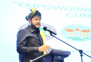 Walikota Padang Fadly Amran Resmikan FORKOMIL VI, Sabtu (20/9). (Foto: Ist)