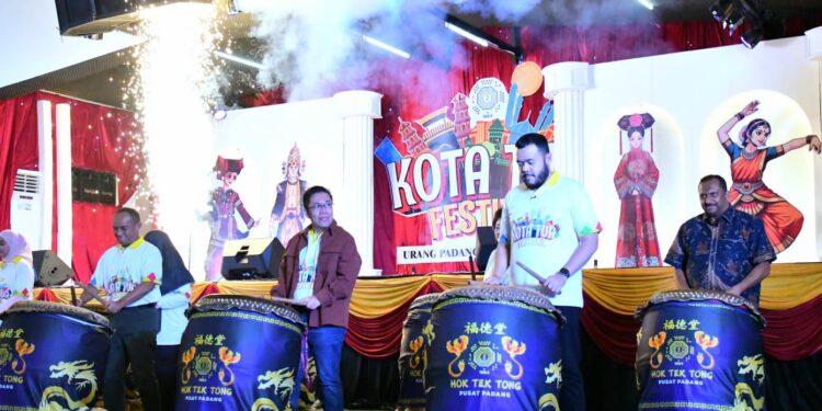 Walikota Padang Fadly Amran Resmikan Festival Kota Tua, Jumat (19/9).(Foto : Ist)