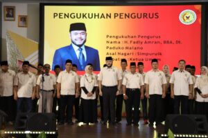 Walikota Padang Fadli Amran dikukuhkan sebagai Ketua IKTD Sumbar, Sabtu (20/9).(Foto: Ist)