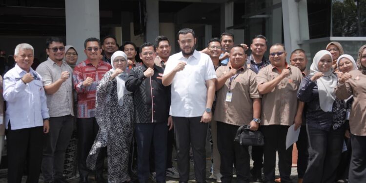 Walikota Padang Fadly Amran menjamu organisasi kepemudaan Malaysia, Rabu (24/9). (Foto: Ist)