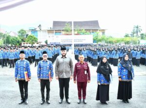 Walikota Padang Fadli Amran serahkan SK PPPK Tahap II ASN Pemko Padang, Kamis (25/9). (Foto: Ist)