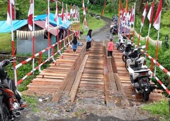 Jembatan Penghubung Matur–Palupuh Diperbaiki, Warga Gelar Syukuran