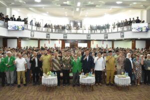 Walikota Padang Fadly Amran saat hadiri kuliah umum Menteri Koordinator Infrastruktur dan Pembangunan Kewilayahan RI Agus Harimurti Yudhoyono, Selasa (30/9). (Foto: Ist)