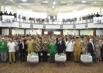 Walikota Padang Fadly Amran saat hadiri kuliah umum Menteri Koordinator Infrastruktur dan Pembangunan Kewilayahan RI Agus Harimurti Yudhoyono, Selasa (30/9). (Foto: Ist)