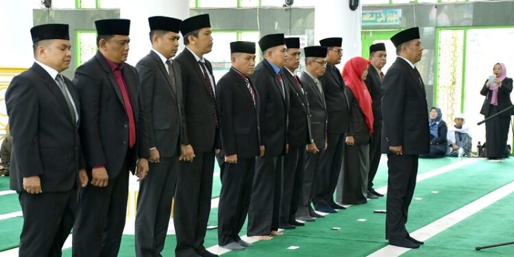 Selain Sekda, Bupati Lantik 12 Pejabat Eselon II Agam, Tegaskan Pentingnya Kinerja Nyata