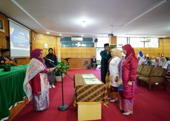 Dekan FIB Unand Lantik Manajer dan Laksanakan Sertijab Kaprodi Sastra Indonesia