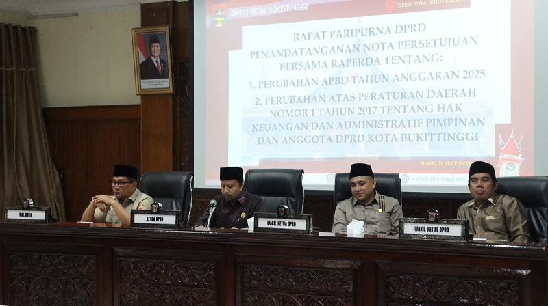 DPRD Kota Bukittinggi menggelar rapat paripurna pada Senin (29/9/2025) (Foto: Ist)