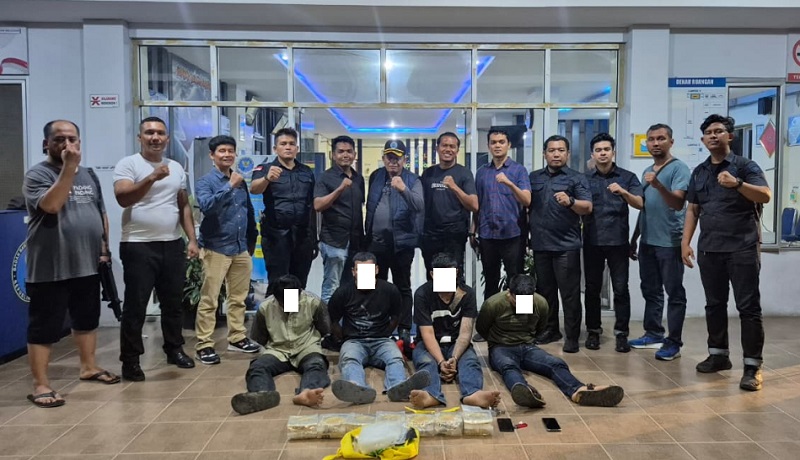 Tim BNNP Sumatera Barat berhasil menggagalkan upaya peredaran sabu dalam jumlah besar di kawasan Jalan Raya Indarung, Lubuk Kilangan, Kota Padang, Kamis (11/9/2025) malam. (Foto: ist)