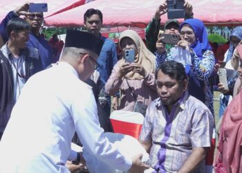 Lansia dan Penyandang Disabilitas Bukittinggi Terima Paket Sembako Tahun 2025