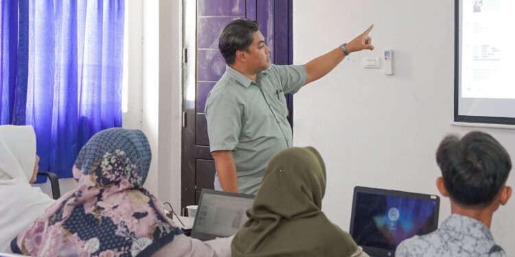 Akademisi dan Aktivis Literasi Manfaatkan Media Sosial untuk Peningkatan Kapasitas Komunitas