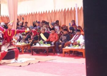 Mauluan Kain, Simbol Silaturahmi yang Dihidupkan Kembali di Aie Tabik