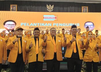 Foto bersama isai pelantikan pengurus DPD Hanura Sumbar. Minggu, (19/10) [foto : sci/yrp]