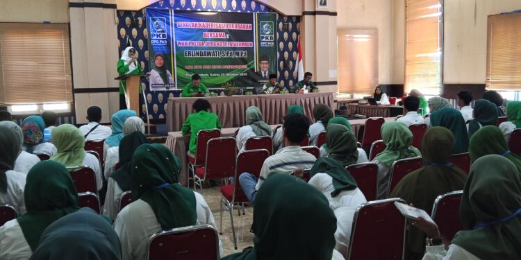 Wakil Ketua DPRD Kota Payakumbuh, Erlindawati memberikan sambutan pada kegiatan SKP. Sabtu, (25/10) [foto : sci/yrp]