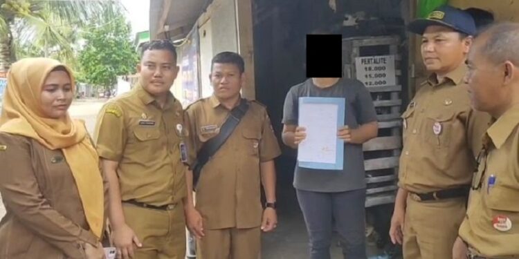 Buang Sampah ke Laut, Ibu Rumah Tangga di Padang Dihukum