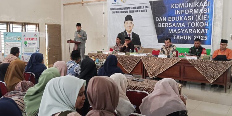 Anggota Komisi IX DPR RI, Ade Rezki Pratama saat memberikan sambutan dalam kegiatan Komunikasi, Informasi dan Edukasi di Kayu Tanam. Kamis, (16/10) [foto : sci/yrp]