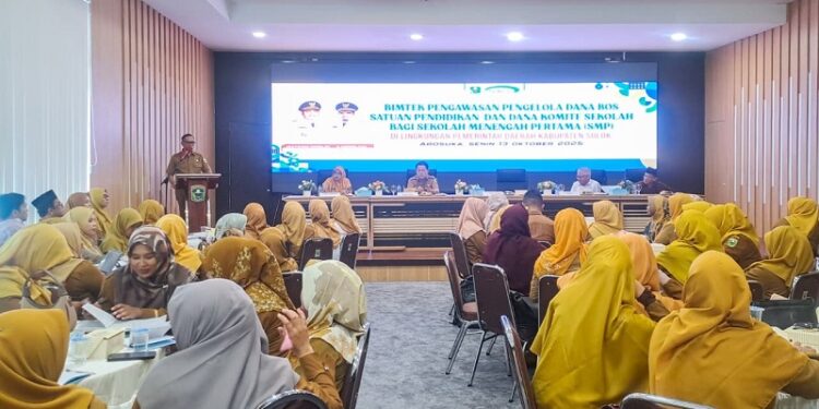 Tingkatkan Akuntabilitas, Pemkab Solok Bekali Kepala SMP dengan Bimtek Pengelolaan Dana BOS dan Komite