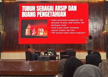 Dr Yusril Ajak Mahasiswa Unand Temukan Panggung Hidup di Luar Kelas