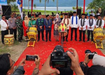 Festival Lima Danau 2025 Resmi Dibuka, Ribuan Warga Padati Kabupaten Solok