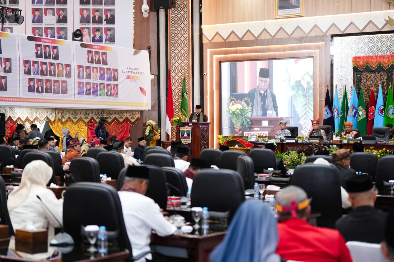 Suasana rapat Paripurna Istimewa Hari Jadi Sumbar ke-80.[foto : ist]