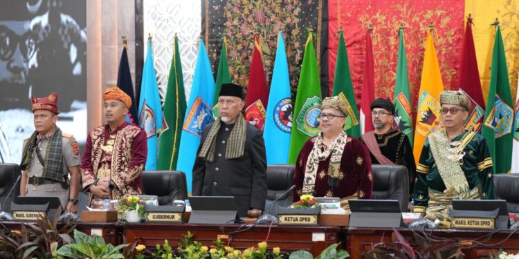 Paripirna Istimewa peringatan hari jadi Sumatera Barat ke-80.[foto : ist]