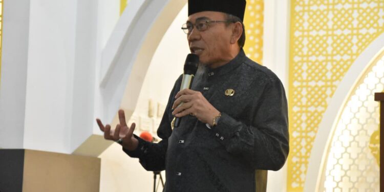 Wawako Maigus Nasir tekankan ASN kompak dan solid dalam membangun Kota Padang, Jumat (3/10).(Foto: Ist)