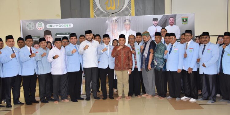 Walikota Padang Fadly Amran bersama DPW BKPRMI Periode 2025-2030, Sabtu (4/10).(Foto: Ist)