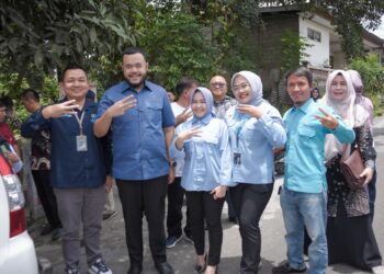 Wali Kota Padang Fadly Amran tinjau Bank Sampah Sejahtera Bersama, di RW V, Kelurahan Indarung, Kecamatan Lubuk Kilangan, Kamis (9/10).