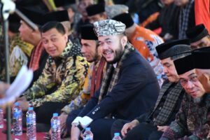Wali Kota Padang Fadly Amran, bersama Wakil Wali Kota Padang Maigus Nasir, hadiri acara Penjamuan Batagak Panghulu Suku Koto Kenagarian Koto Tangah bagi Ketua Lembaga Kerapatan Adat Alam Minangkabau (LKAAM) Sumatera Barat (Sumbar) Fauzi Bahar, Sabtu (11/10).