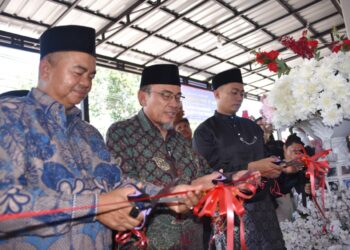 Wakil Wali Kota Padang Maigus Nasir resmikan, gedung baru PT Karunia Raya Intan Sentosa (PT KRIS) yang berlokasi di Jalan Ampang Karang Ganting, Kecamatan Kuranji, Sabtu (11/10).