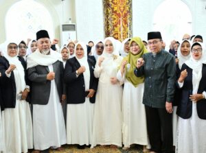 Wakil Wali Kota (Wawako) Padang Maigus Nasir, hadiri acara Pengukuhan Pengurus Majelis Taklim Yasin (MTY) Kota Padang Periode 2025-2030, di Masjid Al Hakim Pantai Padang, Minggu (12/10).