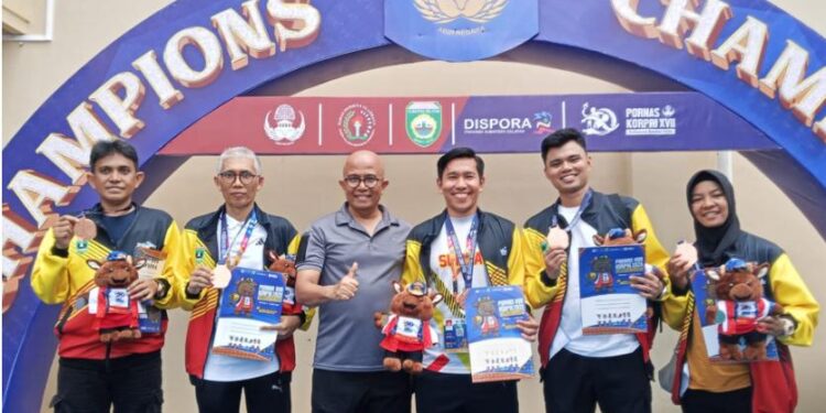 Tim badminton Korps Pegawai Republik Indonesia (KORPRI) Sumatera Barat (Sumbar).[foto : ist]