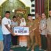 Penyerahan bantuan dilakukan oleh, Wakil Wali Kota Padang Maigus Nasir, di Masjid Darussalam, Jalan Pemancungan, Kelurahan Pasar Gadang, Selasa (14/10).