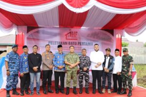 Wali Kota Padang Fadly Amran hadiri, peletakan batu pertama pembangunan fisik 800 gerai, pergudangan, dan fasilitas pendukung Koperasi Desa/Kelurahan Merah Putih di Kelurahan Alai Parak Kopi, Kecamatan Padang Utara, Jumat (17/10).